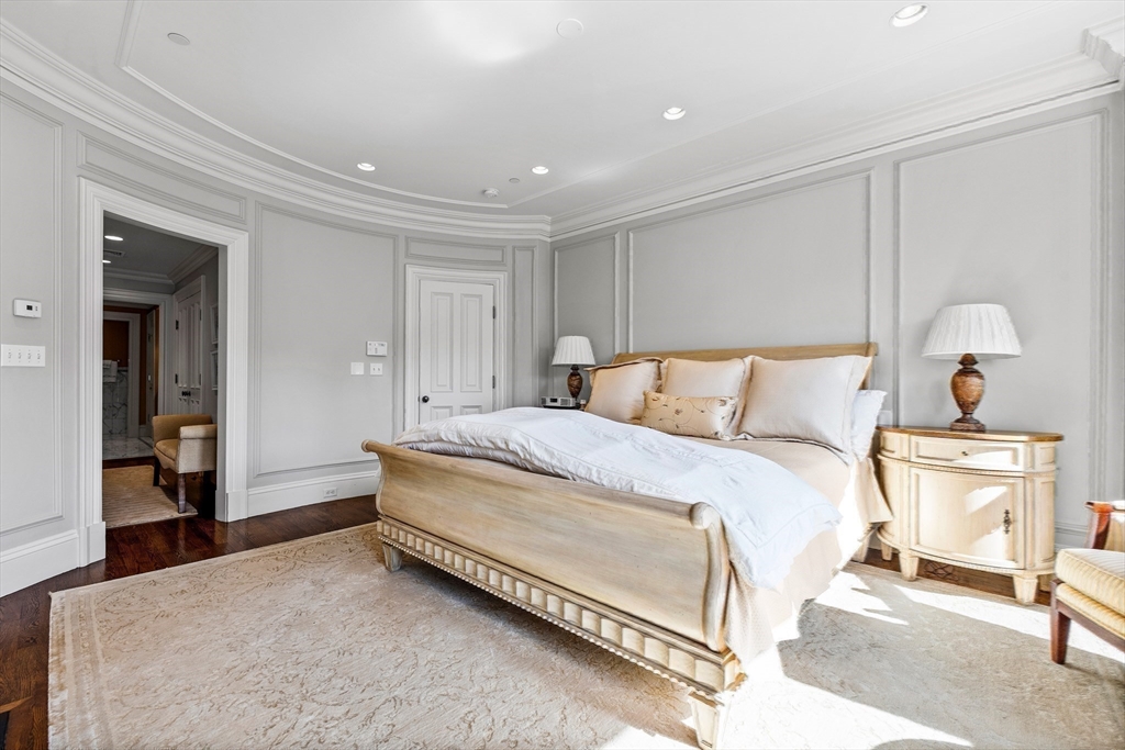 348 Beacon Street, Unit 4 Boston, MA 02116 - Photo 22 of 35 a bedroom with bed and a window