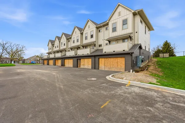$445,000 | 2125 East Howard Avenue, Unit 103, St. Francis, WI 53235