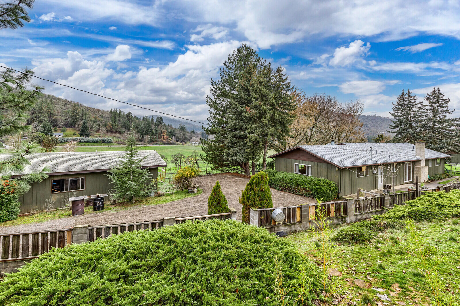 6674 Pioneer Road Medford, OR 97501 - Photo 1 of 68 01_PR_1_mls
