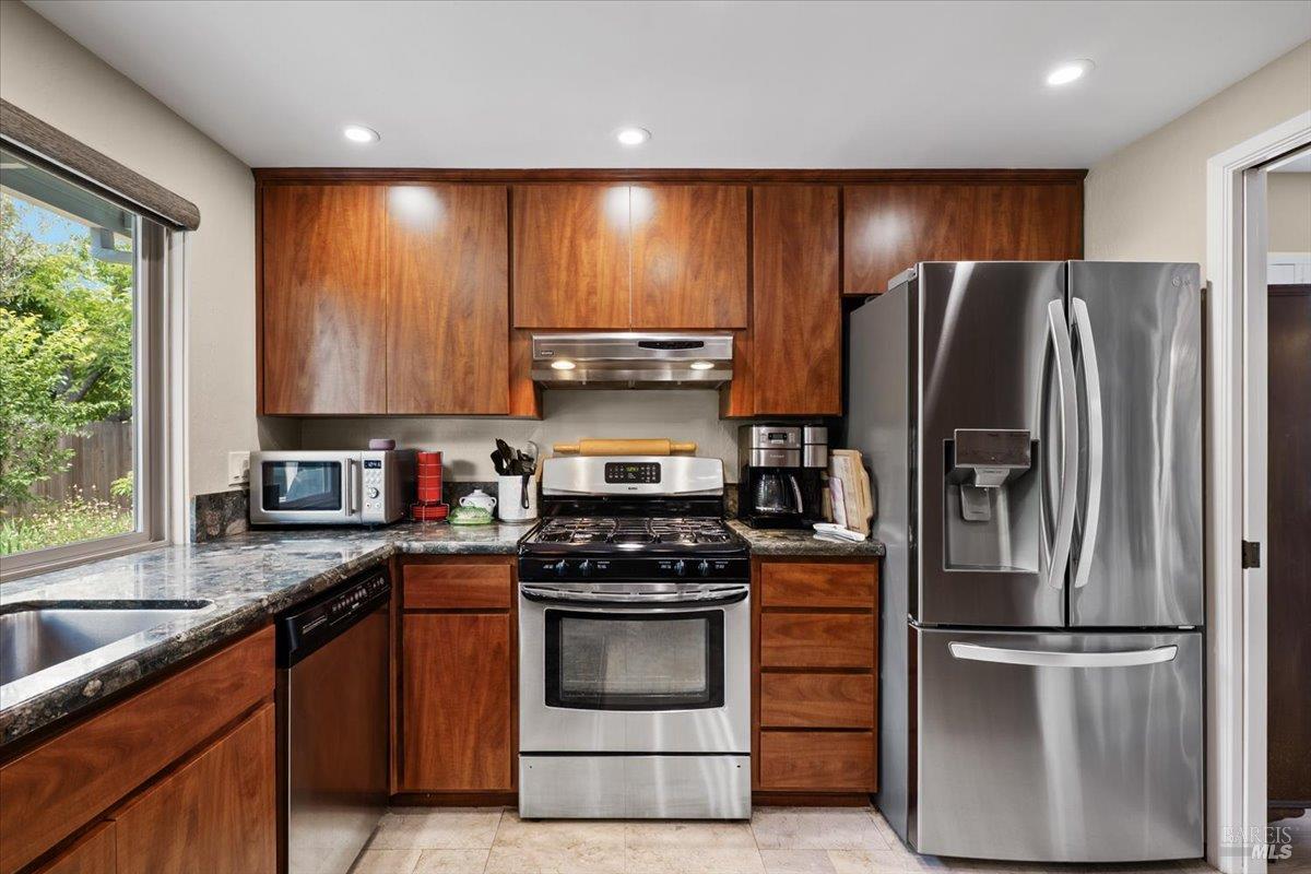 6505 Stonecroft Terrace Santa Rosa, CA 95409 - Photo 13 of 59
