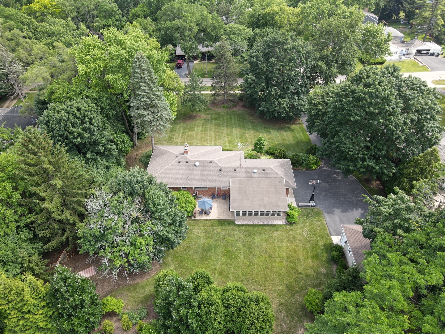 240 West Roslyn Road Barrington, IL 60010 - Photo 24 of 32 Gallery Image 24