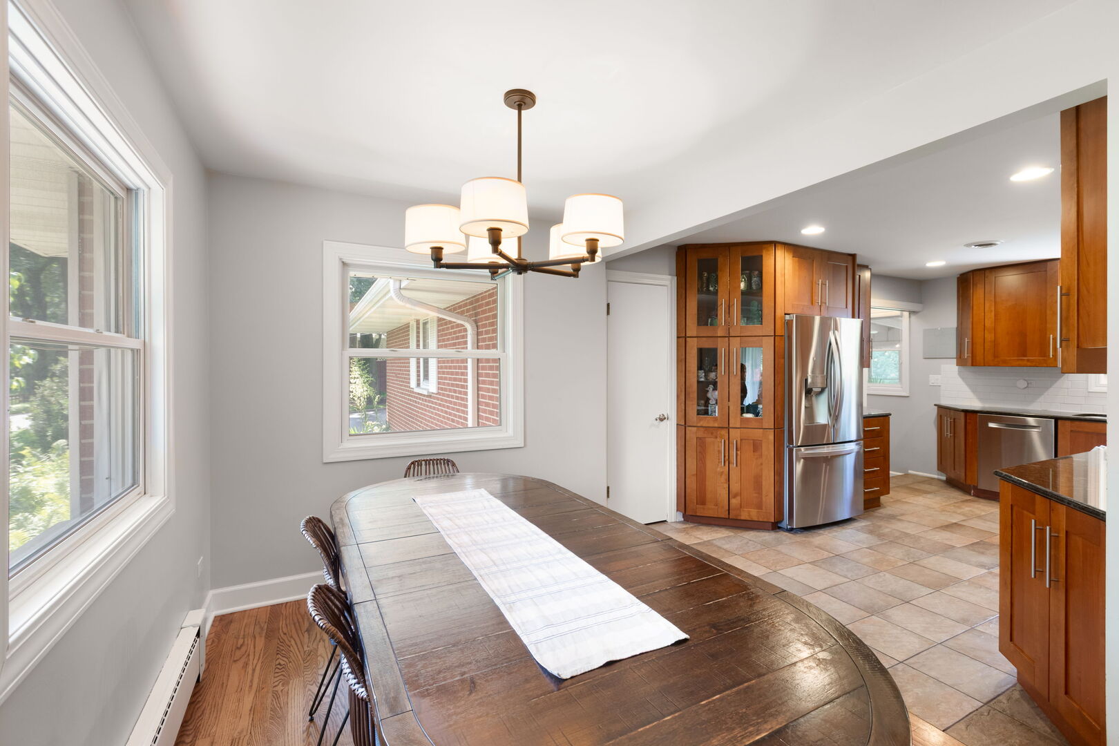 240 West Roslyn Road Barrington, IL 60010 - Photo 7 of 32 Gallery Image 7