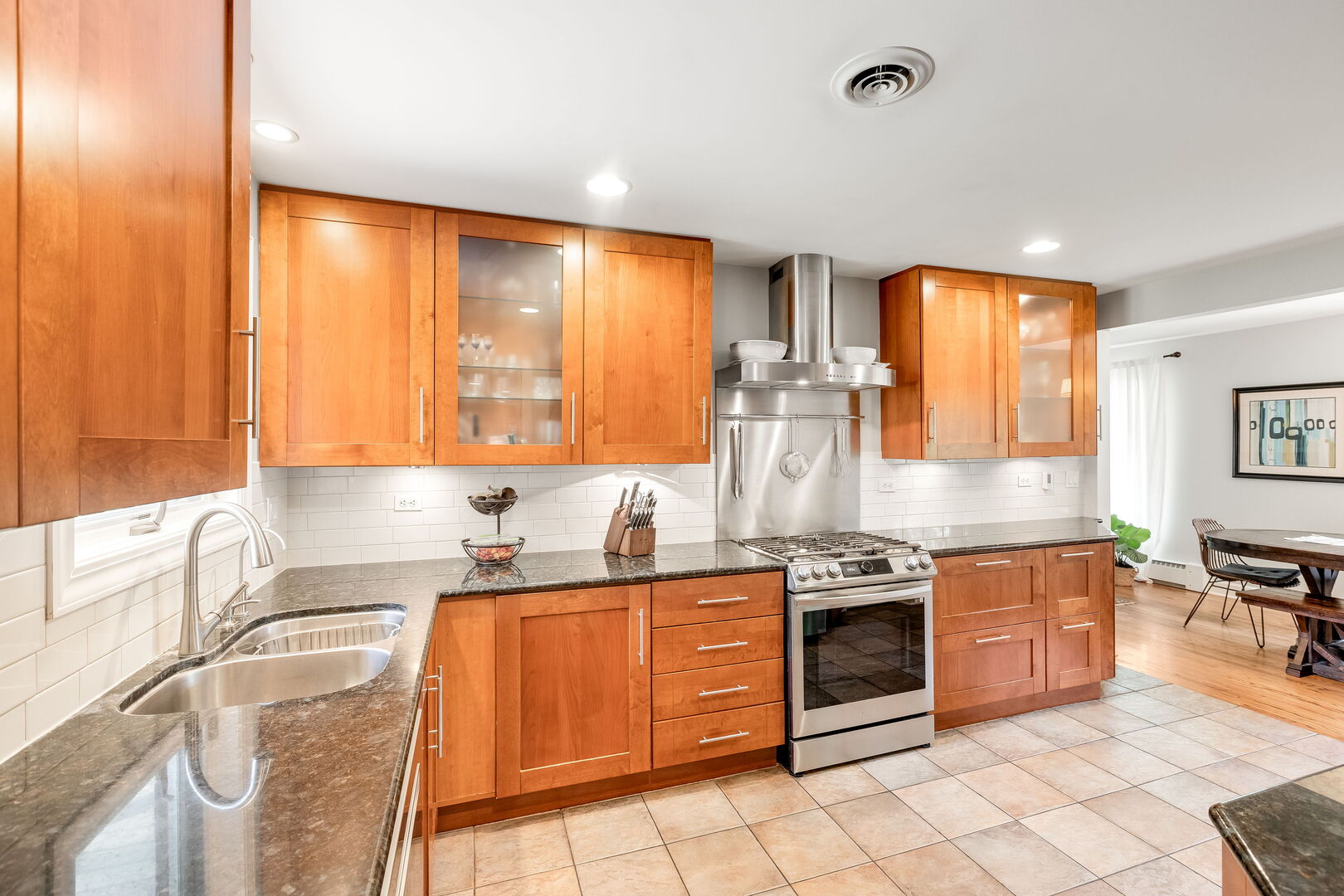 240 West Roslyn Road Barrington, IL 60010 - Photo 8 of 32 Gallery Image 8