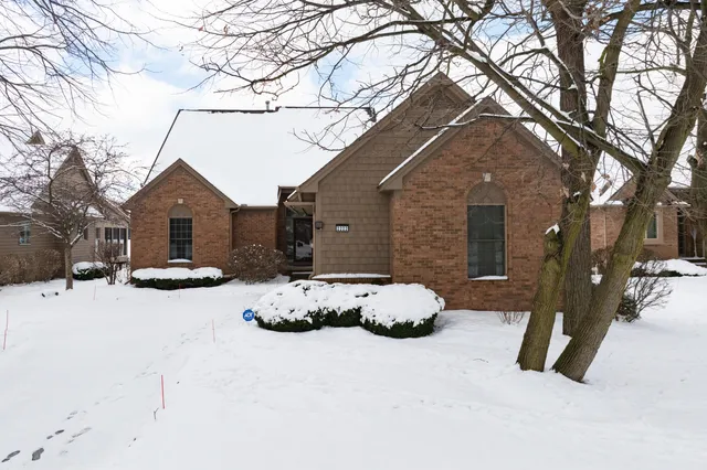 $752,000 | 2222 Stonebridge Drive North, Ann Arbor, MI 48108