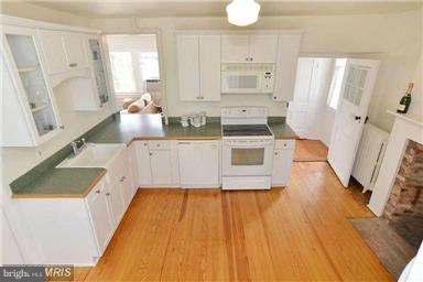 40905 Stumptown Road Waterford, VA 20197 - Photo 2 of 29 Kitchen