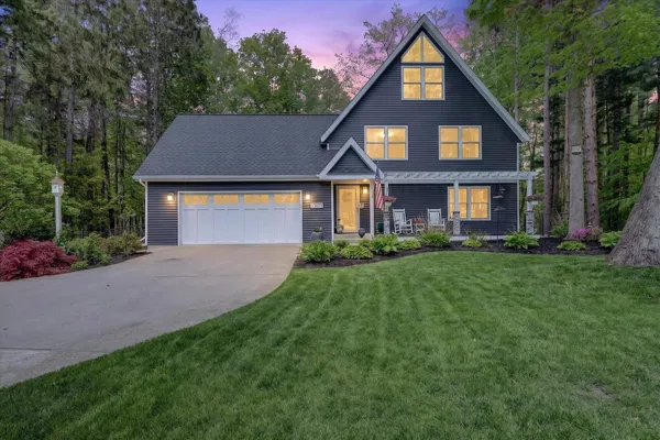 $649,900 | 13679 Deer Creek Drive, South Haven, MI 49090