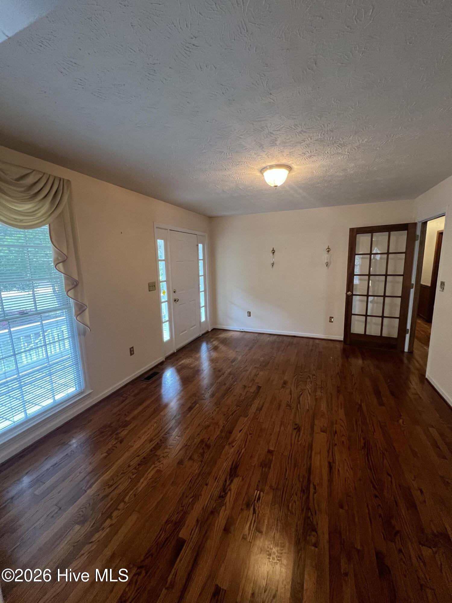 148 Dixie Trail Hamlet, NC 28345 - Photo 7 of 22 Living Room
