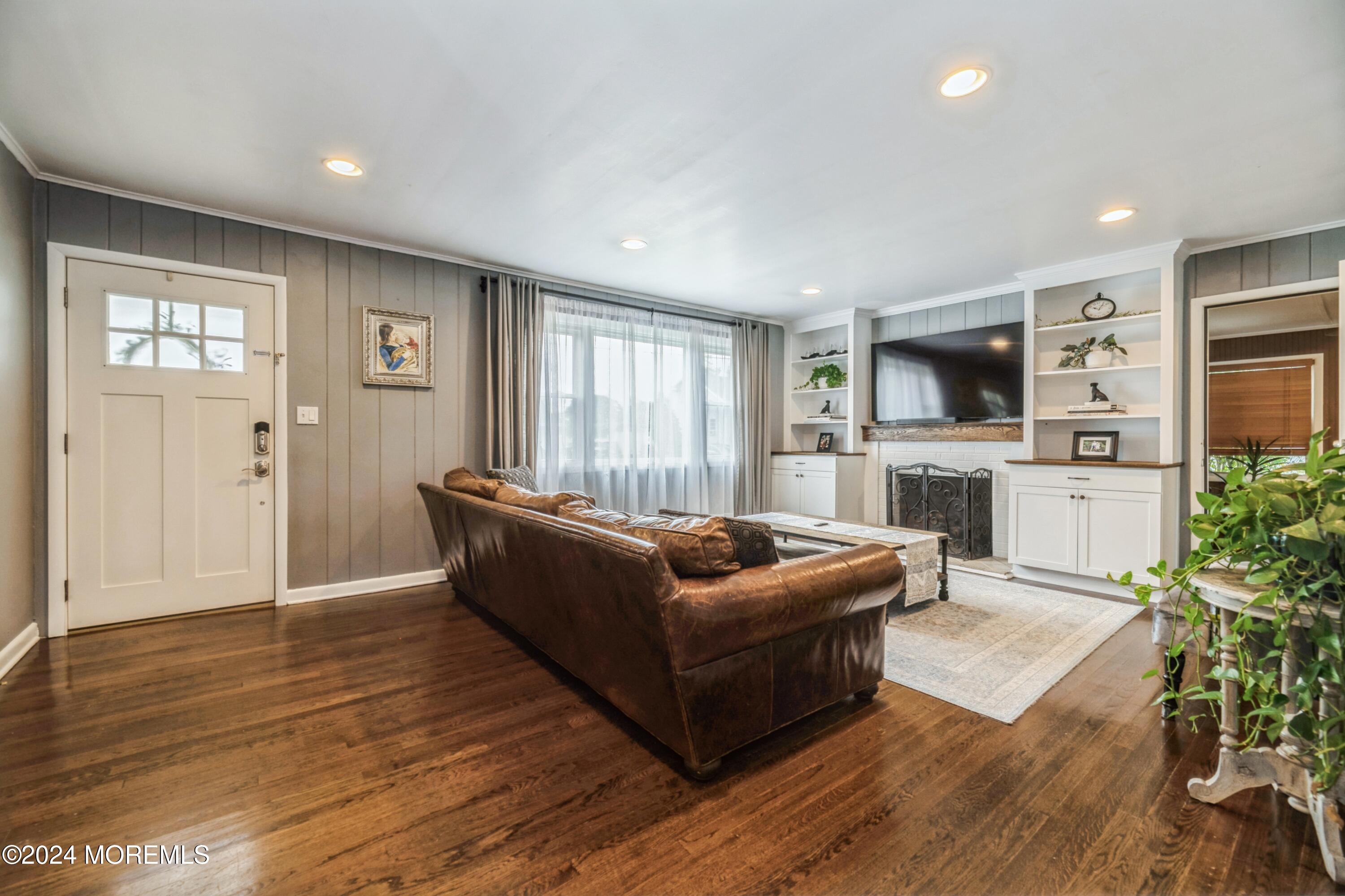 63 Campbell Street Red Bank, NJ 07701 - Photo 8 of 73 07_63CampbellSt_2007_HiRes