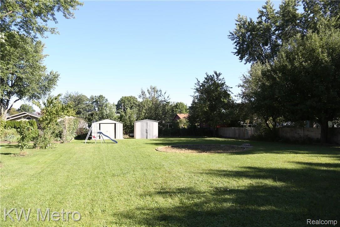2159 Oakcrest Road Sterling Heights, MI 48310 - Photo 31 of 36 8B8A9926.JPG