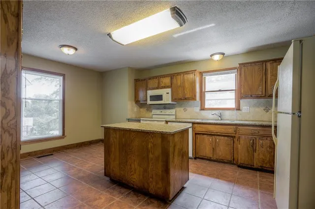 $309,900 | 5835 North College Avenue, Gladstone, MO 64119