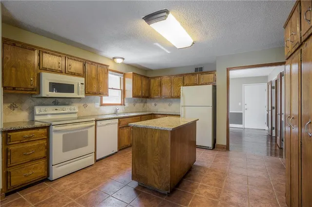 $309,900 | 5835 North College Avenue, Gladstone, MO 64119