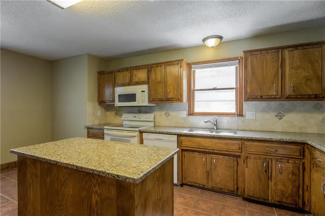 $309,900 | 5835 North College Avenue, Gladstone, MO 64119