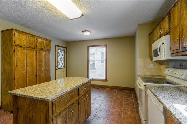 $309,900 | 5835 North College Avenue, Gladstone, MO 64119