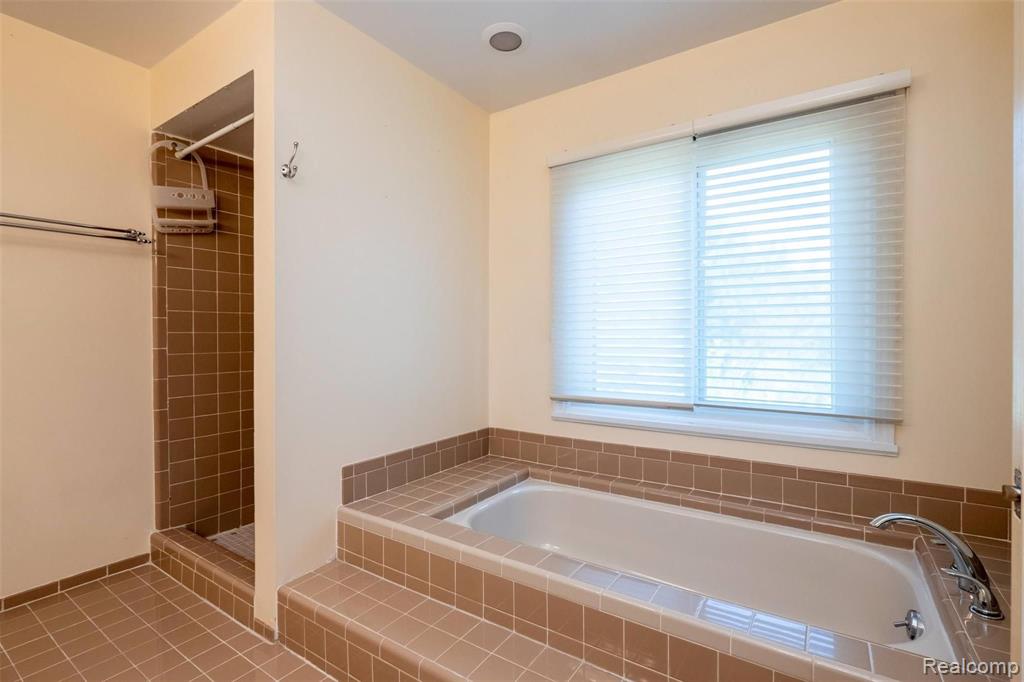 356 Silvervale Drive Rochester Hills, MI 48309 - Photo 25 of 33