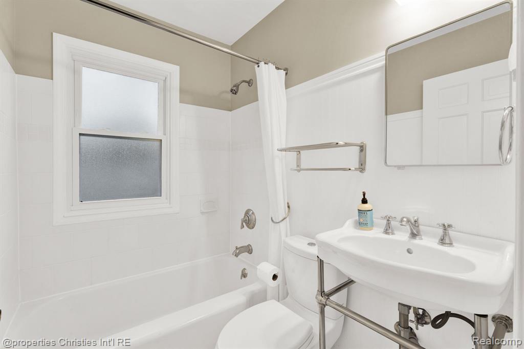 1748 Webster Street Birmingham, MI 48009 - Photo 9 of 32