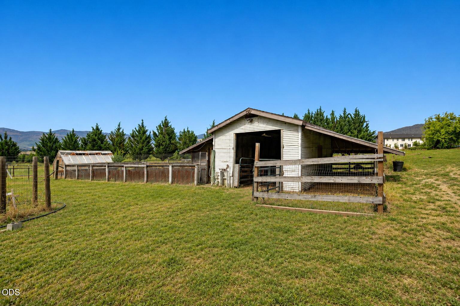 6085 Walden Lane Talent, OR 97540 - Photo 32 of 53
