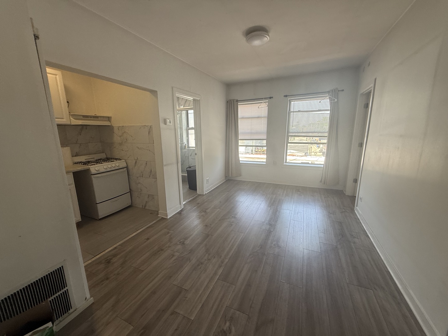 3420 West Irving Park Road, Unit 35 Chicago, IL 60618 - Photo 3 of 8