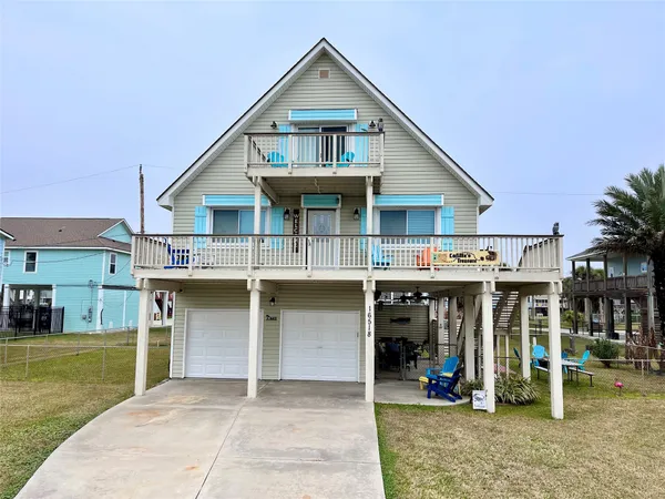 a view of a house with a outdoor space