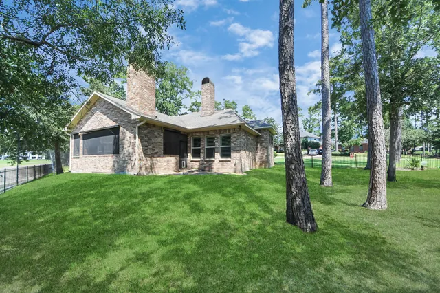 a view of a house with a backyard