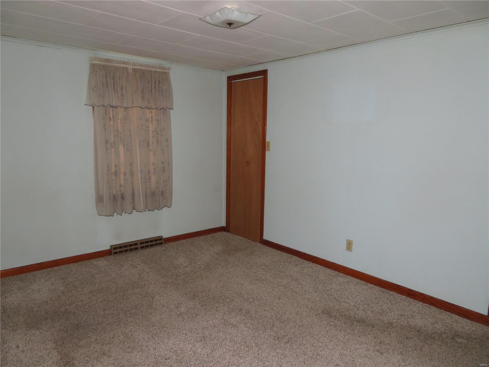 28862 McClusky Road Jerseyville, IL 62052 - Photo 11 of 37 Gallery Image 11