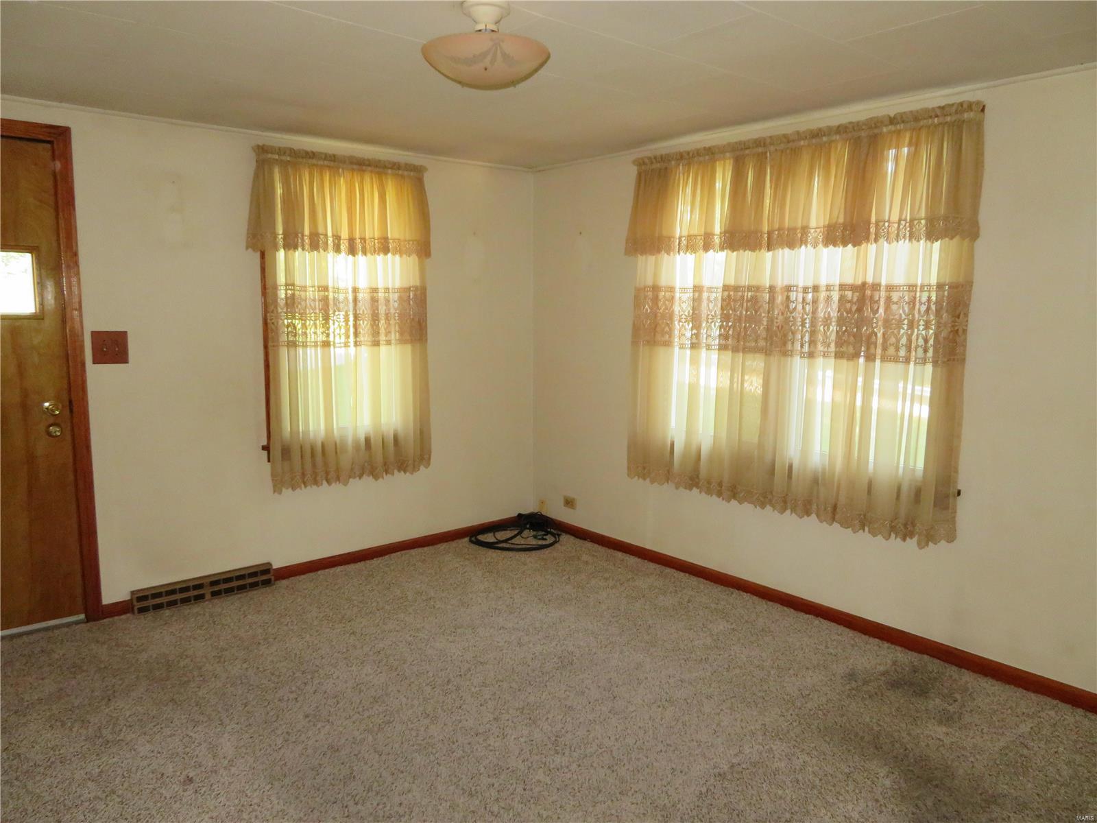 28862 McClusky Road Jerseyville, IL 62052 - Photo 4 of 37 Gallery Image 4