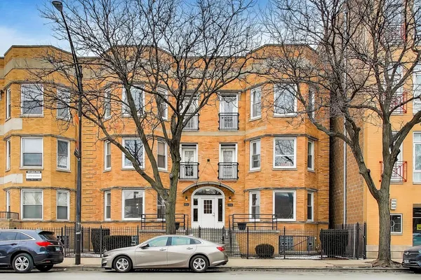 $394,000 | 1034 East 47th Street, Unit 1W, Chicago, IL 60653