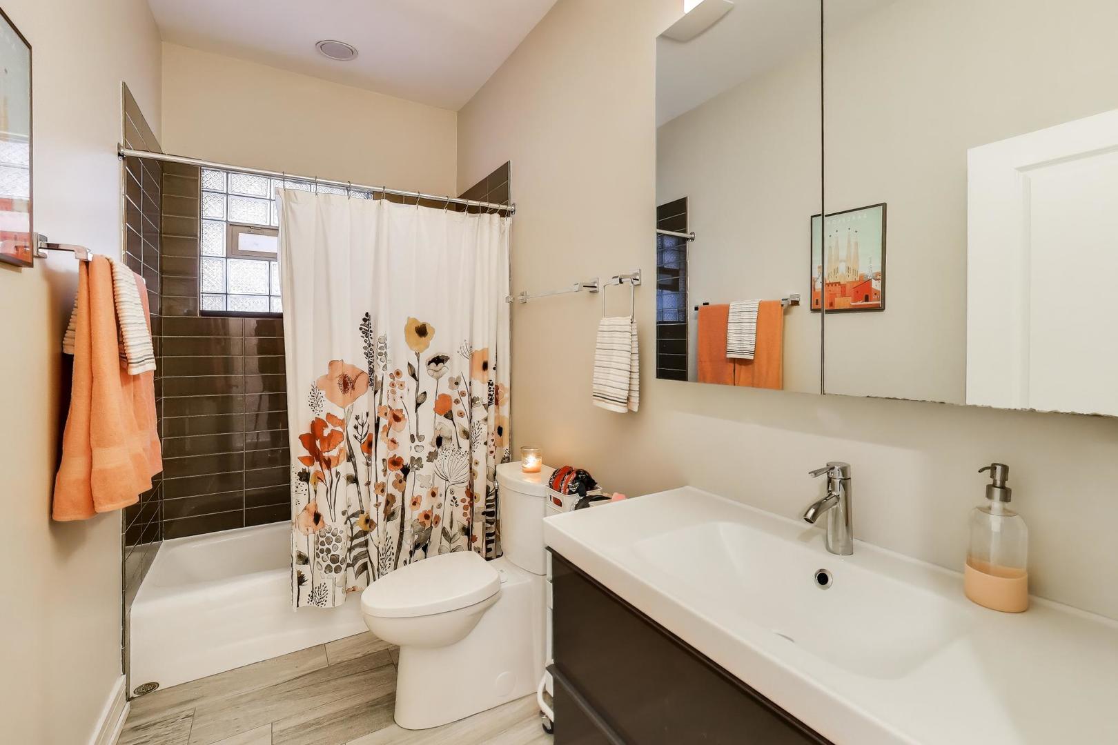 1034 East 47th Street, Unit 1W Chicago, IL 60653 - Photo 17 of 21
