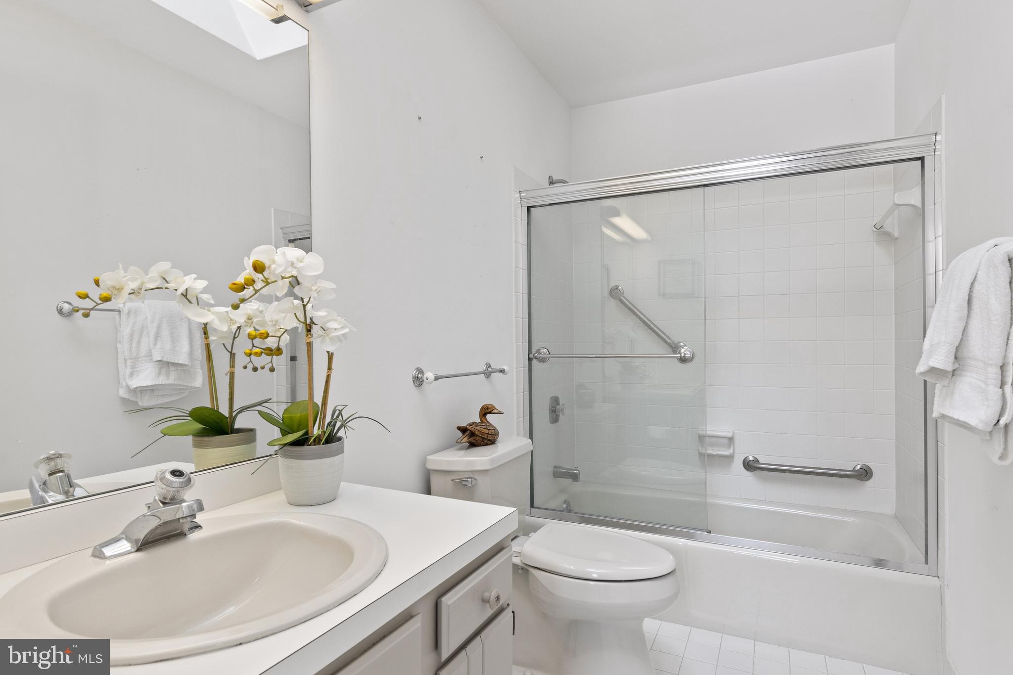 684 Wetherby Lane Devon, PA 19333 - Photo 35 of 38 Full Hall Bath