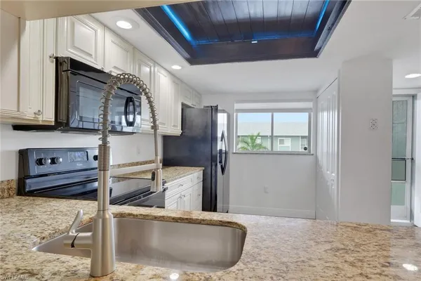$1,850 | 146 Cypress Way East, Unit 807, Naples, FL 34110