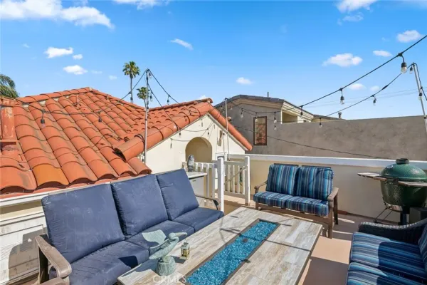 $9,000 | 410 Goldenrod Avenue, Unit B, Corona del Mar, CA 92625