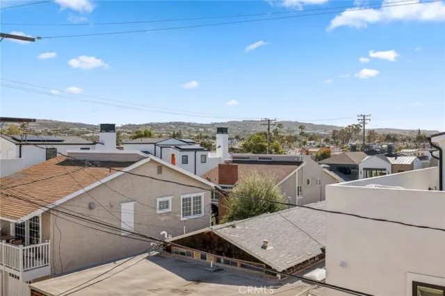a view of entryway with washer and dryer