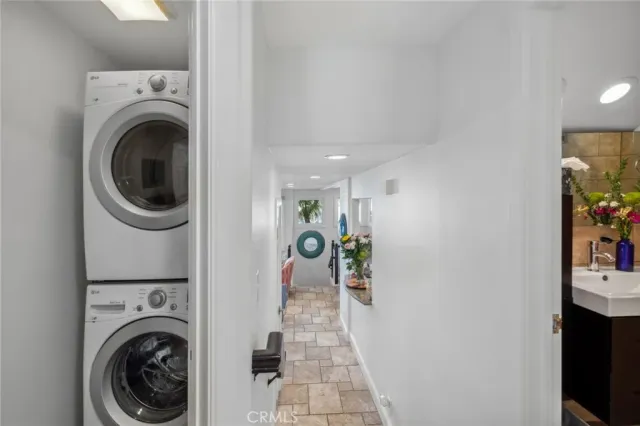 $9,000 | 410 Goldenrod Avenue, Unit B, Corona del Mar, CA 92625