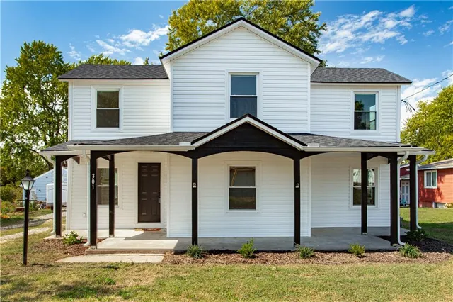 $330,000 | 301 North 4th Street, Odessa, MO 64076