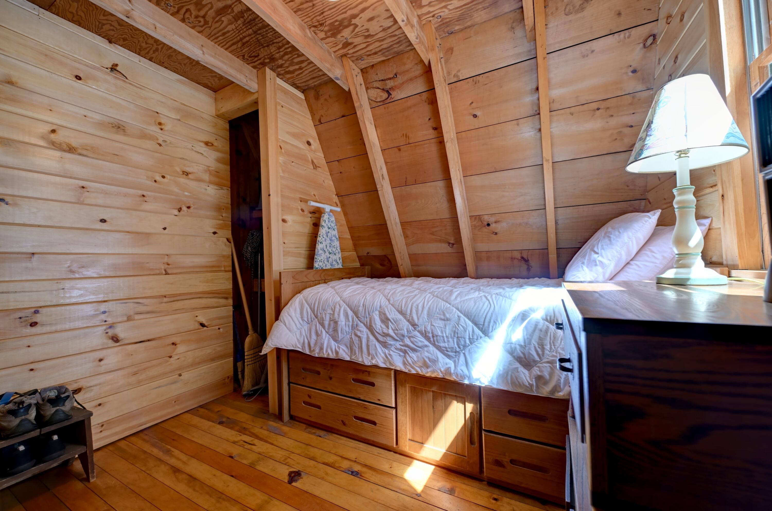 214 McGregor Road Lincoln, ME 04457 - Photo 4 of 20 DSC_4533And9more_Fusion-Interior