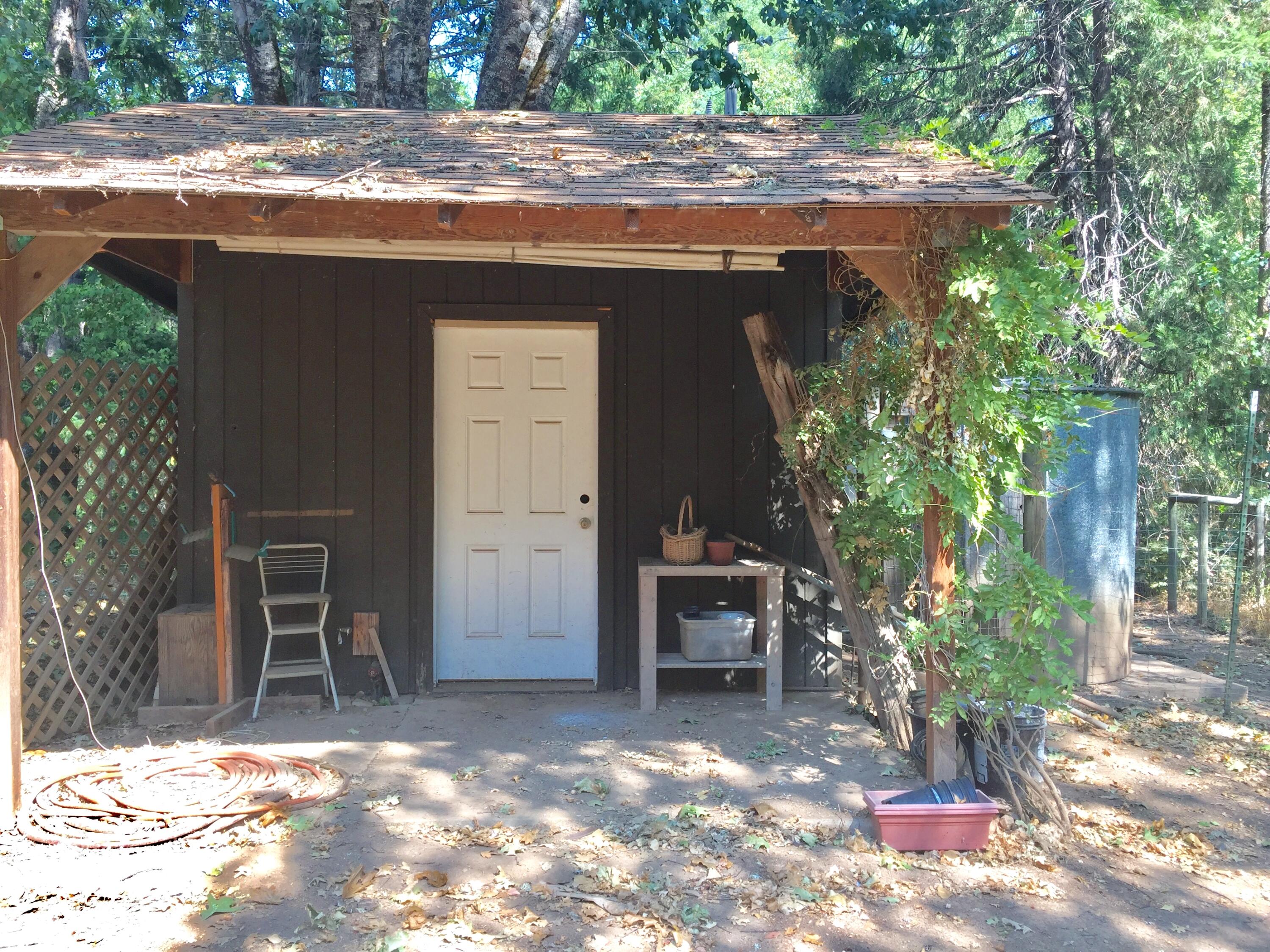 3200 Quartz Creek Road Merlin, OR 97532 - Photo 20 of 21 SHED WITH PRESSURE TANK