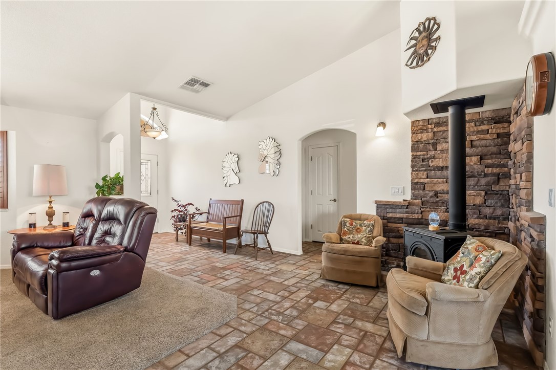 2205 East Cactus Wren Road Kingman, AZ 86409 - Photo 9 of 68 Living Room