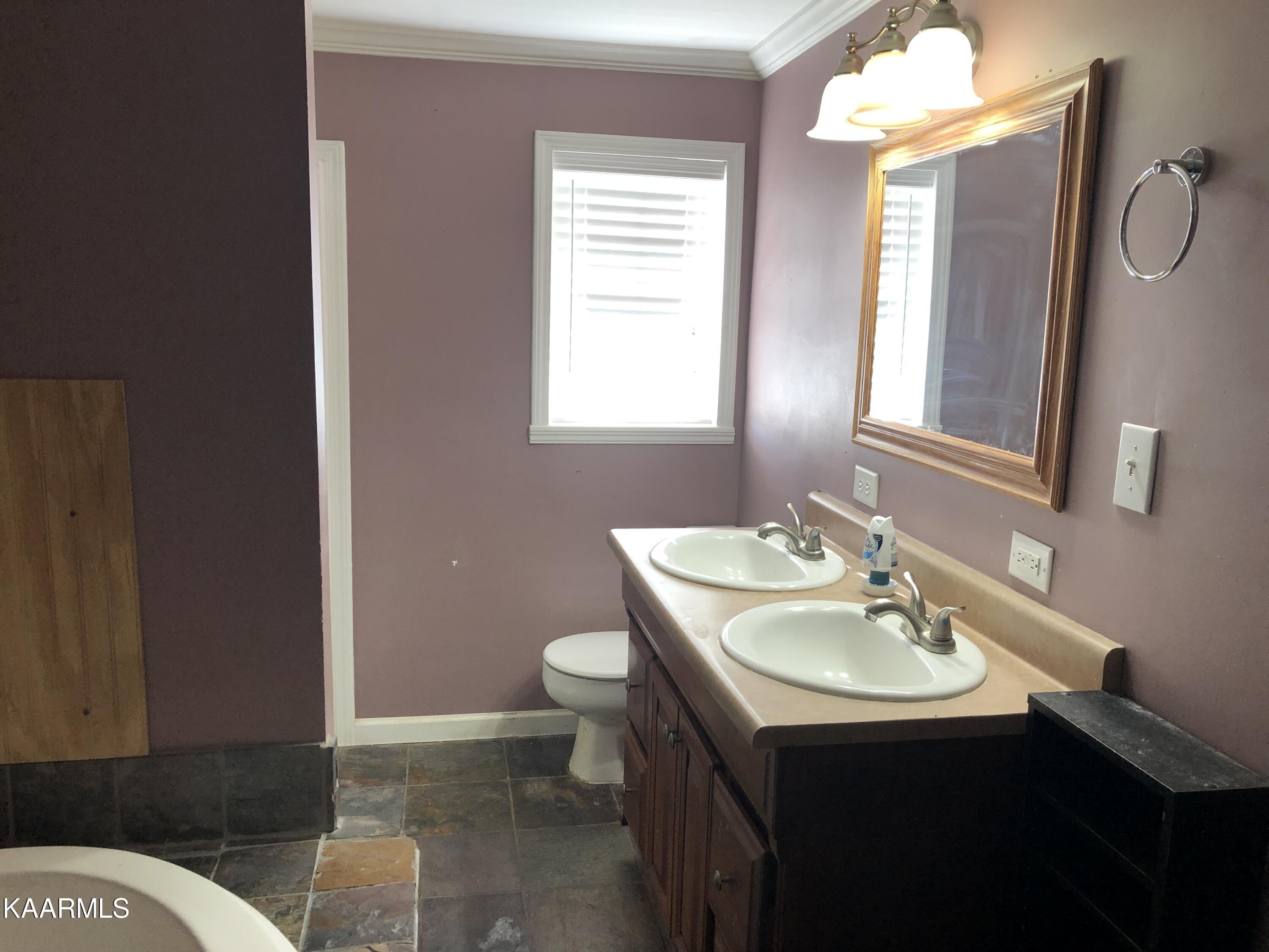 285 Bellwood Road Middlesboro, KY 40965 - Photo 18 of 29 8B5F5E3E-A825-440E-9502-44AC509821B1