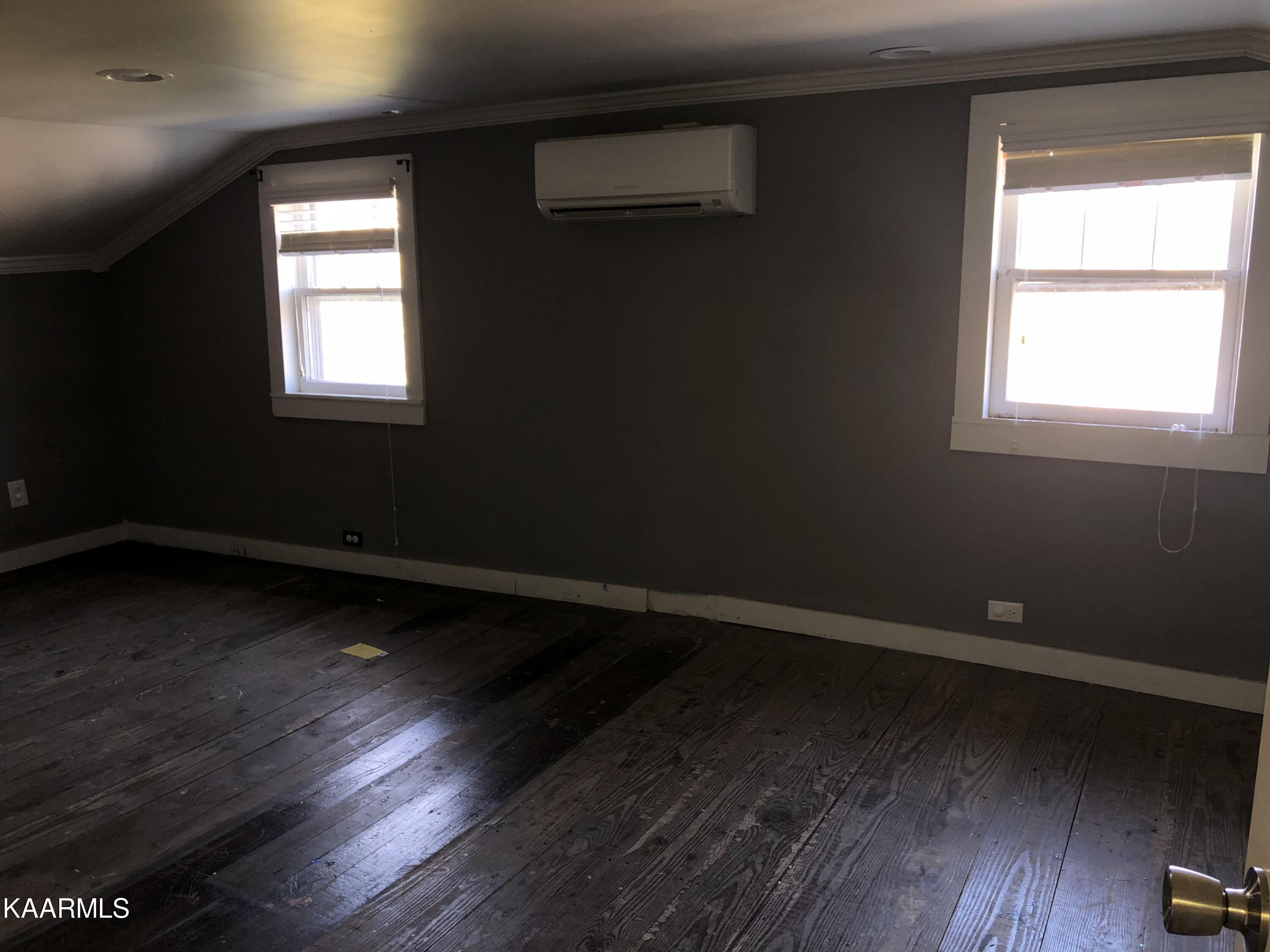 285 Bellwood Road Middlesboro, KY 40965 - Photo 26 of 29 8798AC6E-01DF-4582-9B78-EF25D2F23B00