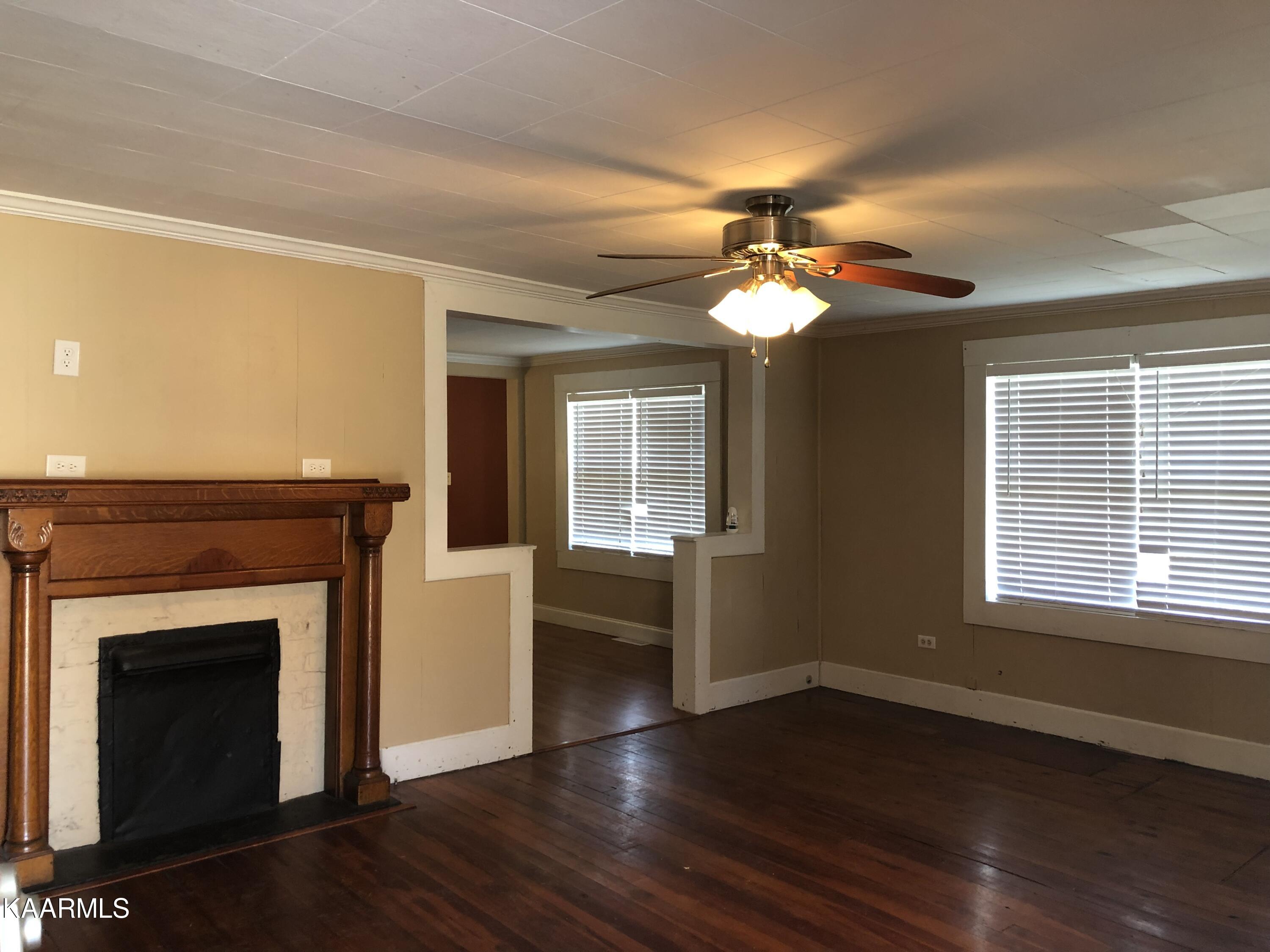 285 Bellwood Road Middlesboro, KY 40965 - Photo 8 of 29 B1580354-F43A-47ED-88A1-1A6008A8915D