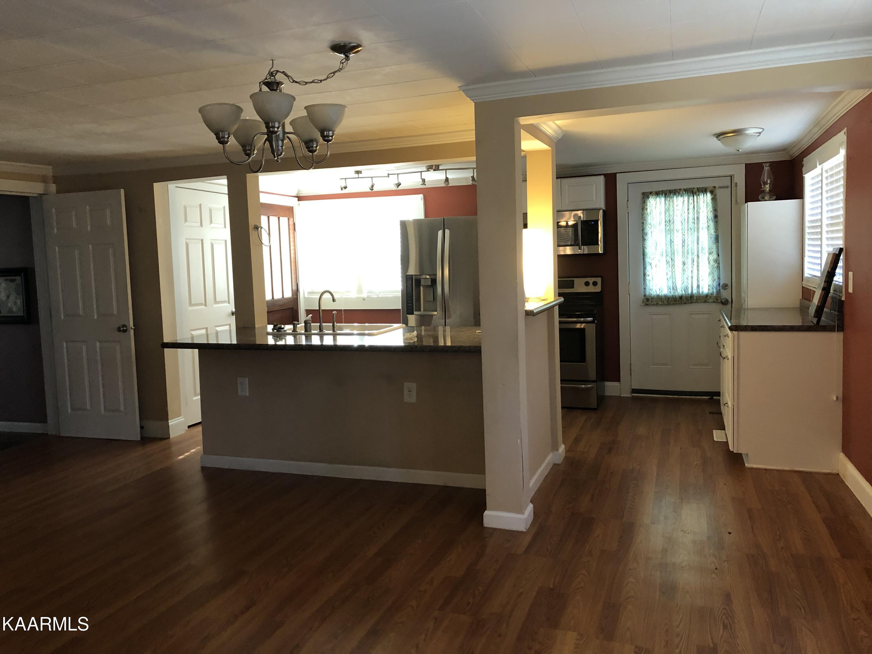 285 Bellwood Road Middlesboro, KY 40965 - Photo 10 of 29 BBA680BC-32A3-4B5E-A3C8-B49844B6F643
