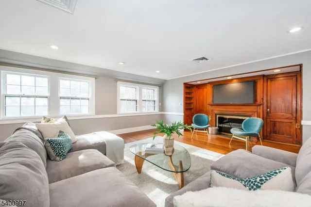 $1,995,000 | 158 South Mountain Avenue, Montclair, NJ 07042