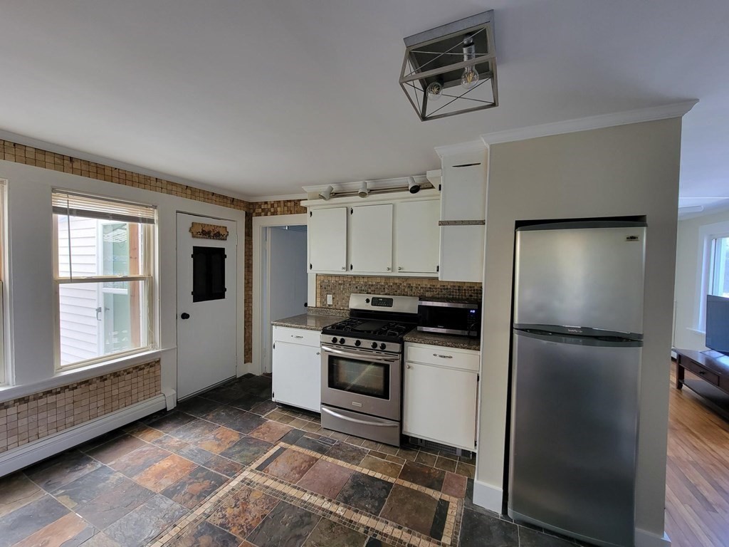 11 Perkins Road Gloucester, MA 01930 - Photo 12 of 23 Gallery Image 12