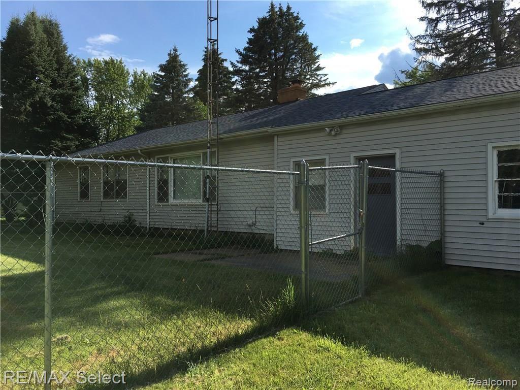 5114 Jackson Road Flint, MI 48506 - Photo 5 of 12 053.JPG