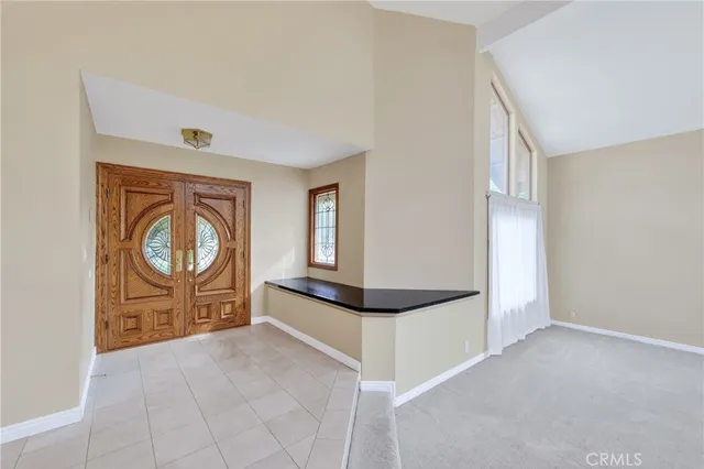 a view of a livingroom with furniture