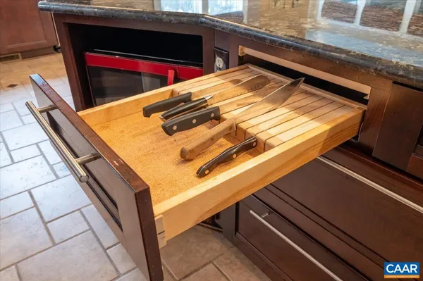 a view of livingroom with furniture
