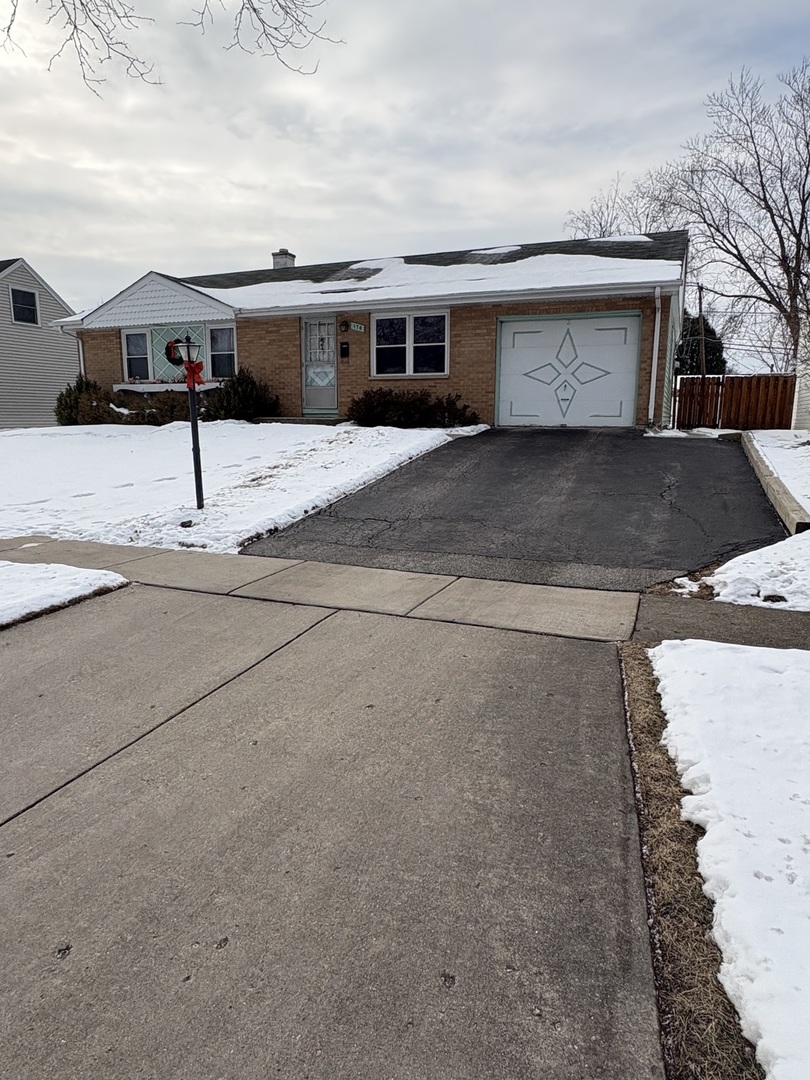 a view of a parking space