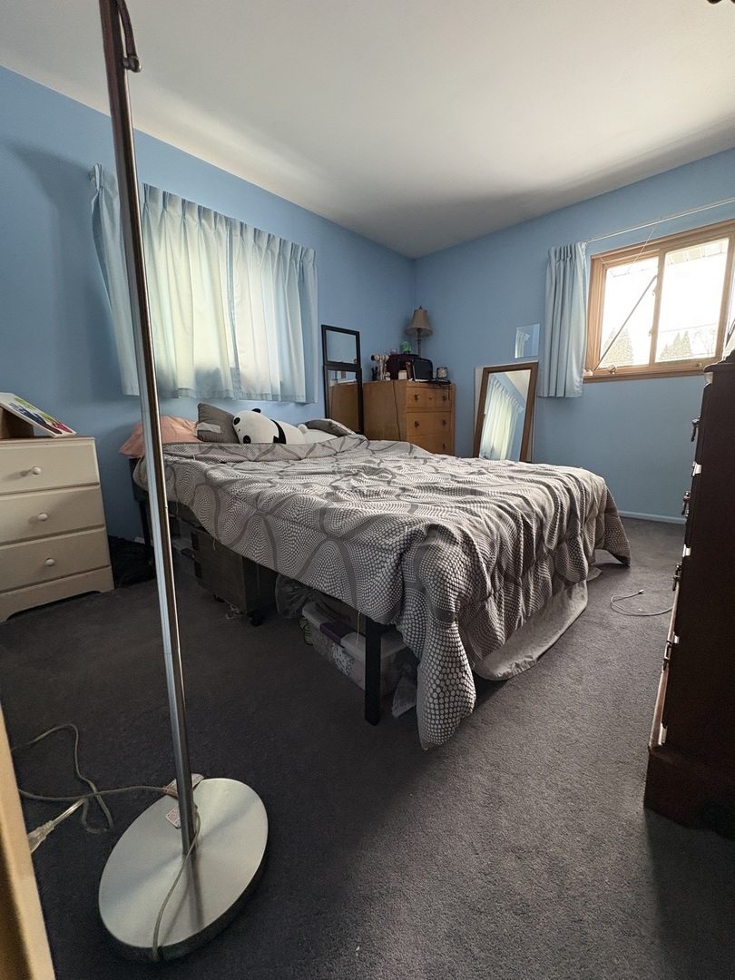 170 Cherrywood Road Buffalo Grove, IL 60089 - Photo 4 of 8 a bed room with two bed and a chair