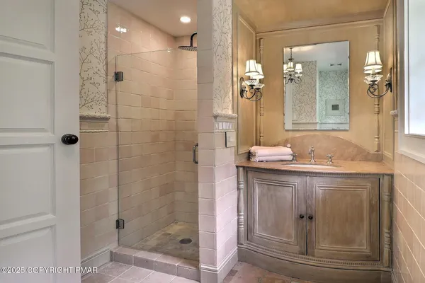 $3,899,000 | 1212 Burger Hollow Road, Effort, PA 18330