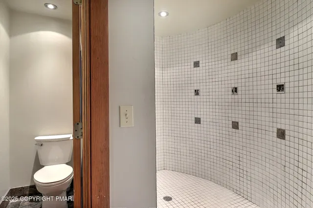 $3,899,000 | 1212 Burger Hollow Road, Effort, PA 18330