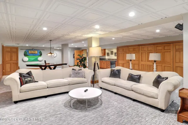 $3,899,000 | 1212 Burger Hollow Road, Effort, PA 18330